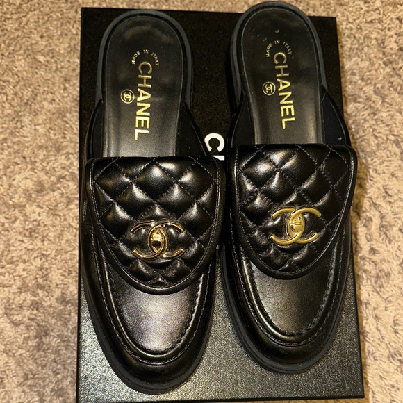 CHANEL Quilted Black Leather Men's Slip-Ons - Picture 1 of 5